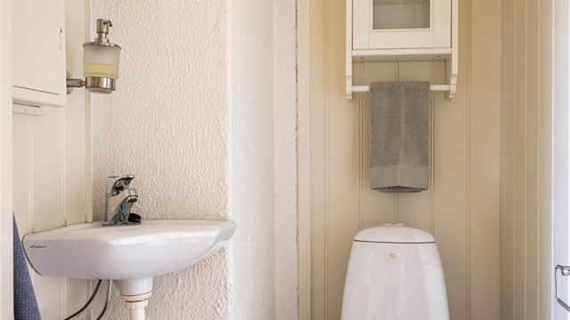 Praktisk separat toalettrom som bidrar til en smidigere hverdag og avlaster hovedbadet