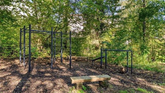 For de treningsglade finnes det et utendørs treningsanlegg på fellesområdet.