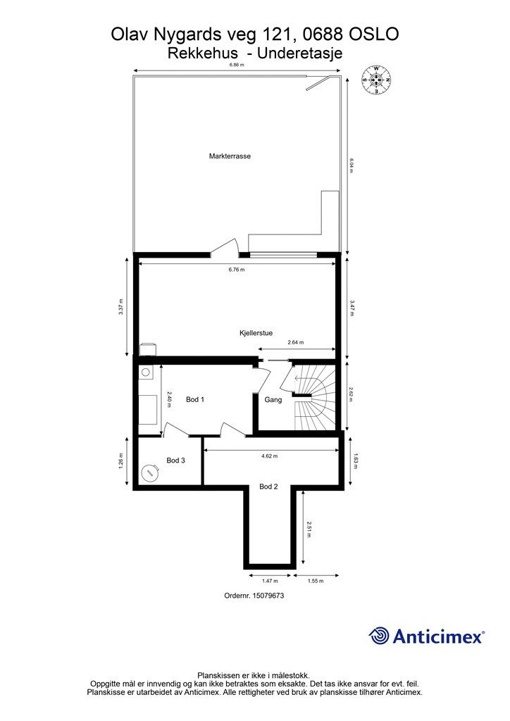 Underetasjen inneholder kjellerstue, gang og tre boder med rikelig lagringsplass.