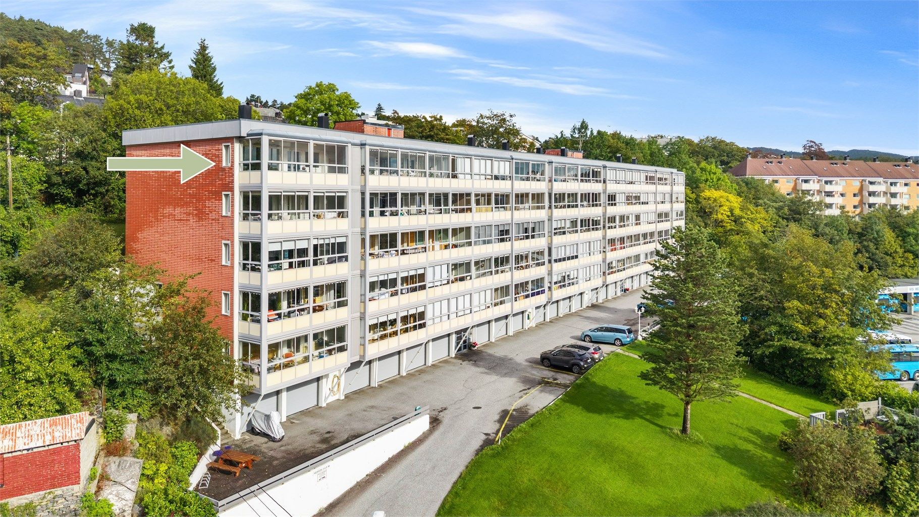 Leiligheten er beliggende på hjørne i toppetasjen