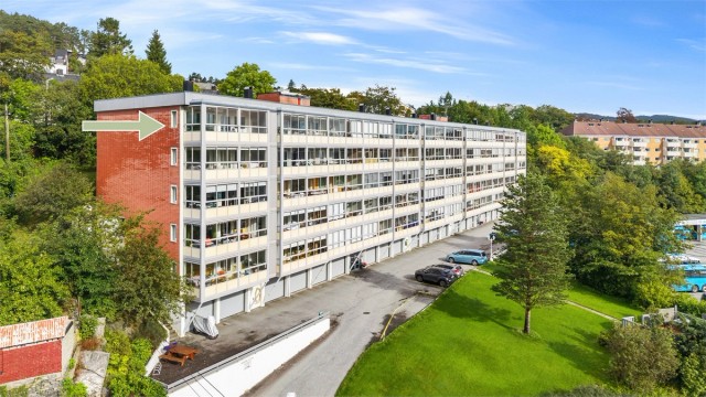 Leiligheten er beliggende på hjørne i toppetasjen