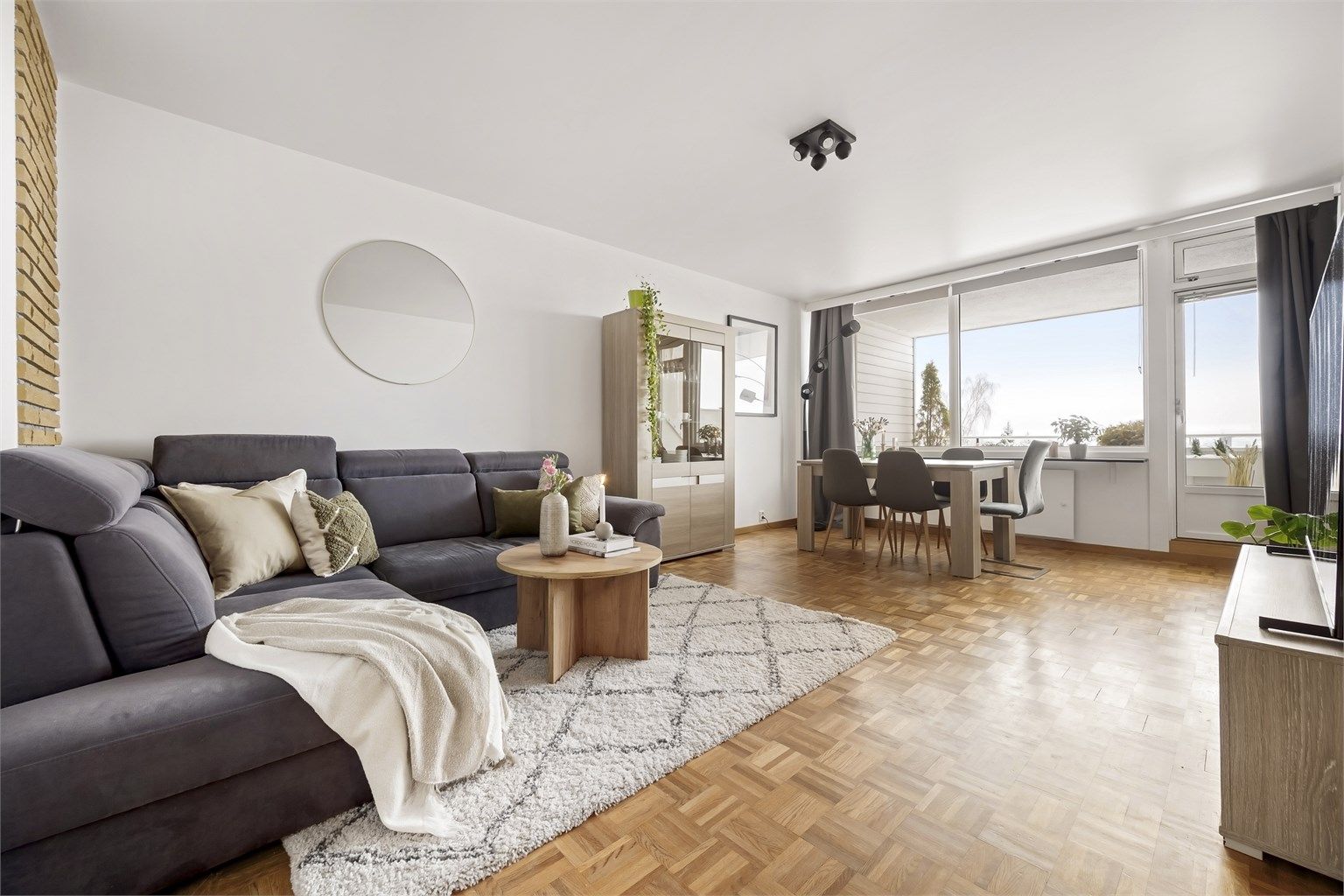 Ingen innsyn til stuen.