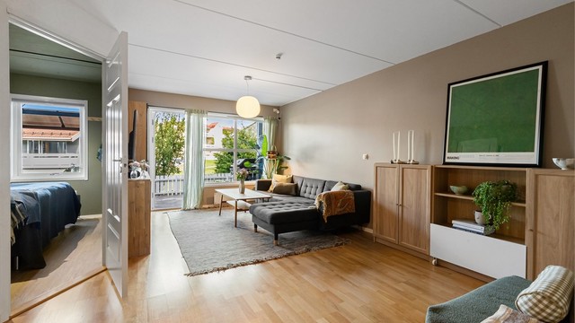 Leiligheten har en flott planløsning bestående av entré, gang, bad, stue, kjøkken og to soverom