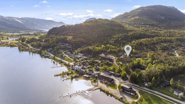 Nærmeste dagligvarebutikk, Joker Vrådal, er kun 4 minutter unna med bil.