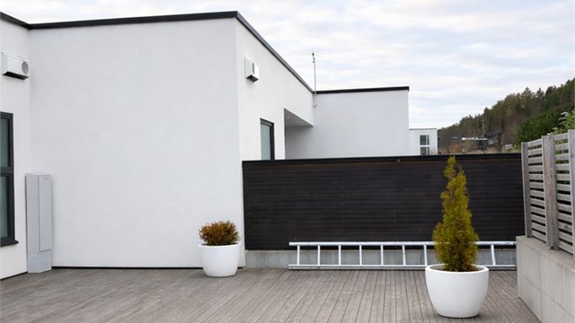 Stor terrasse mot nordvest