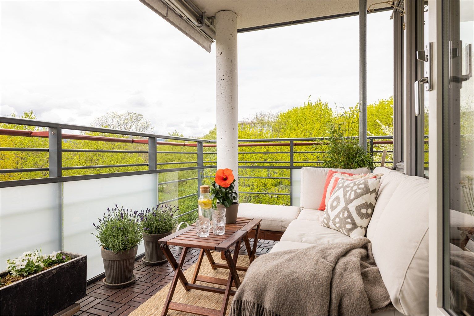 Leiligheten ligger rolig til på Sandaker, samtidig som du har alt av byens fasiliteter i umiddelbar nærhet - en perfekt kombinasjon av natur og urbant liv.