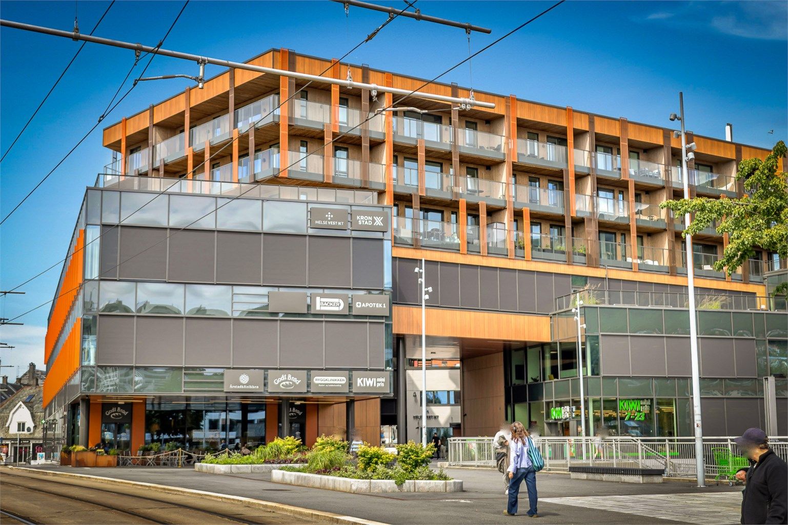 Kronstad X tilbyr en rekke tjenester som matbutikk, godt brød eller apotek.