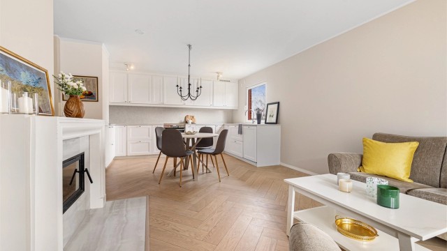Velkommen til Ullern allé 121! En gjennomgående 4-roms leilighet på 98 m² med åpen stue- og kjøkkenløsning og en gjennomført høy standard. Foto: Trond Walsø / Walso Work