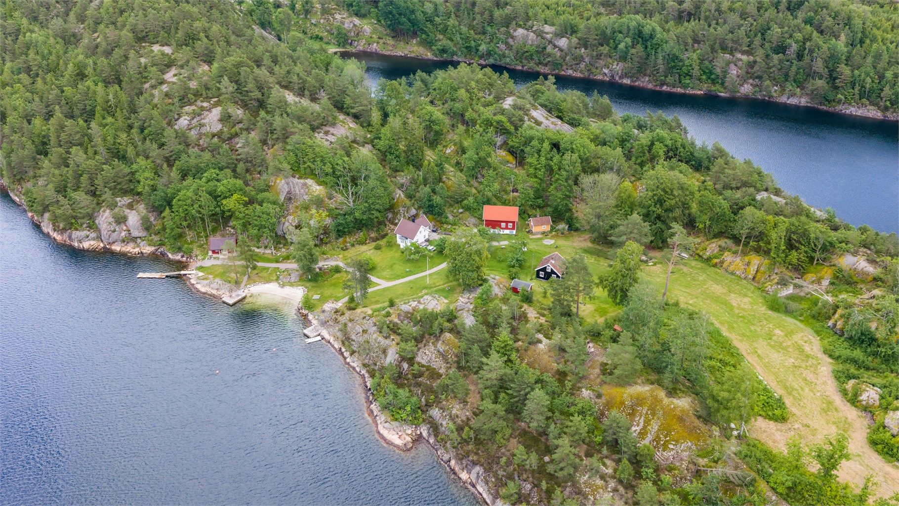 Flosterøyveien 521, 519: Naturperle på halvøy mellom Arendal og Tvedestrand - helt for seg selv!