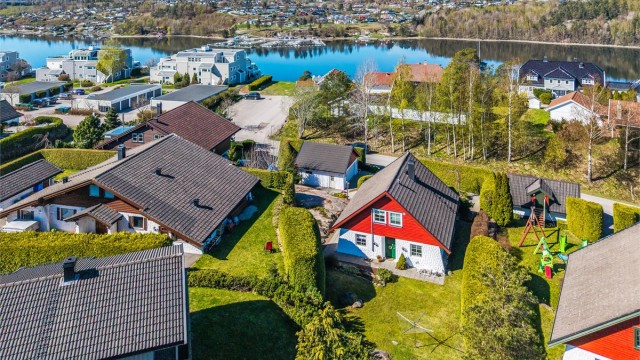 I kort gangavstand lokker Ramberg badeplass med forfriskende sommerbad.