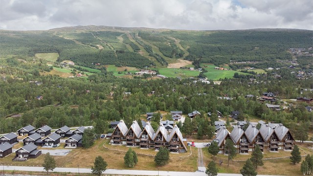 Bjorli skisenter byr på alpine traseer og et omfattende løypenett for langrenn.