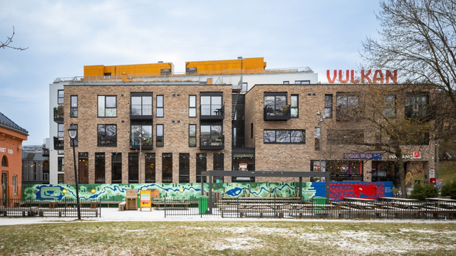 Her bor du med det pulserende livet på Vulkan som nærmeste nabo. Mathallen, restauranter og et bredt servicetilbud ligger rett utenfor døren.