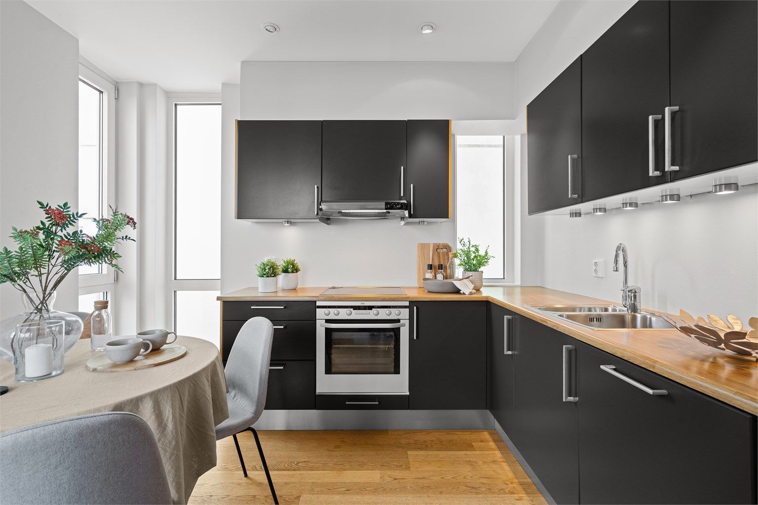 
Leiligheten var tidligere utleid for kr 17 950,- +  strøm. 
Ledig nå.