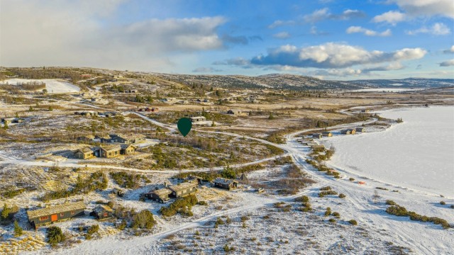 Velkommen til Sandodden 73 - Solrik hyttetomt på 3 279 kvm med utsikt og flott beliggenhet på Midtre Syndin. Foto: Efkt AS