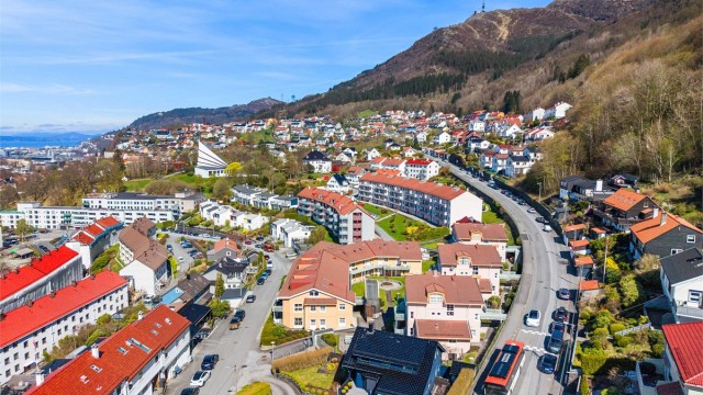 Her er det også kort vei til fjell og natur som f.eks Ulriken Og Landåsfjellet.