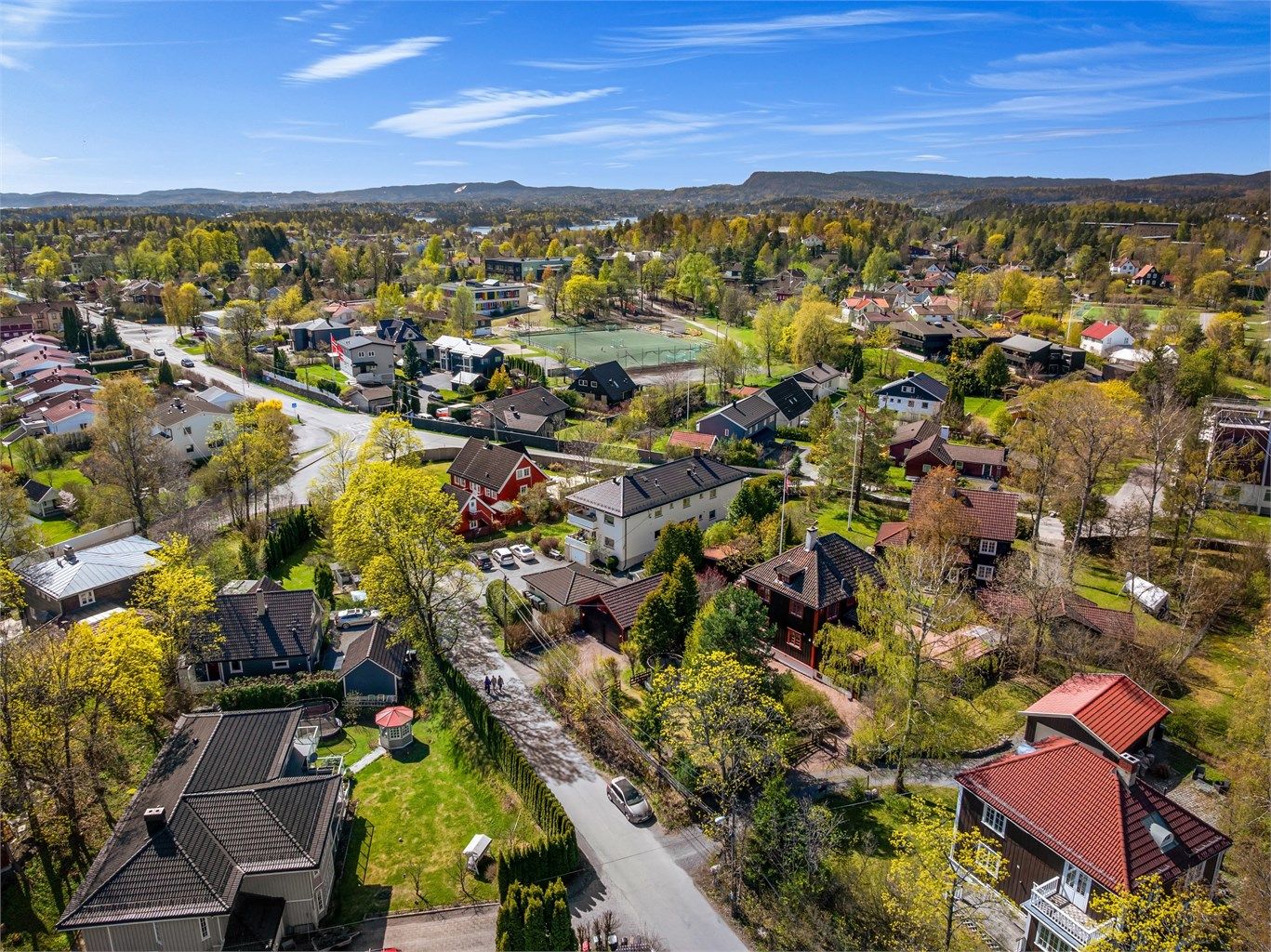 Området er ypperlig for barnefamilier med gangavstand til både Høvik barneskole og Ramstad ungdomsskole.