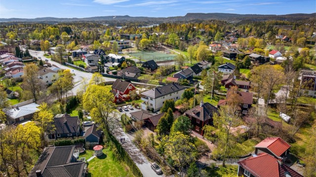 Området er ypperlig for barnefamilier med gangavstand til både Høvik barneskole og Ramstad ungdomsskole.
