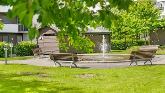 Omkring Såvegen finnes mange flotte grøntarealer og turmuligheter for liten, stor og firbente. Lekeplasser, butikker, cafeer, restauranter m.m. Alt i umiddelbart nærhet