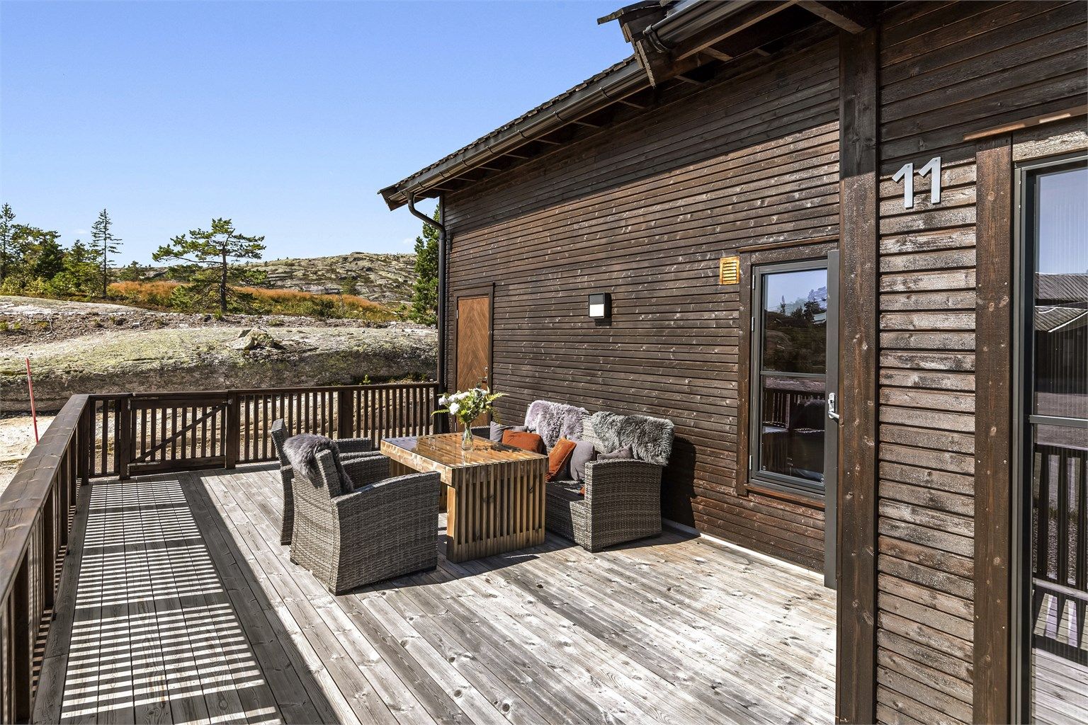 Her bor du i et rolig og veletablert hyttefelt, med umiddelbar nærhet til flotte turområder hele året.