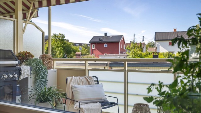 Balkongen fungerer som et fint ekstra oppholdsareal i sommerhalvåret