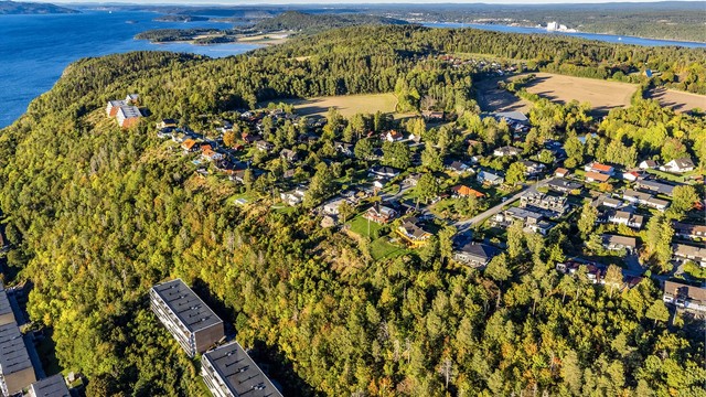 Fra Refsnesskogen kan du nærmest gå rett ut på stier i skog og mark som leder videre ut i øyas store friområder.