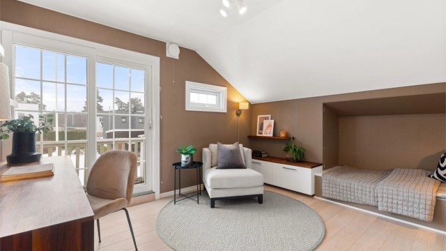 Soverom 2 med 1-stavs parkett