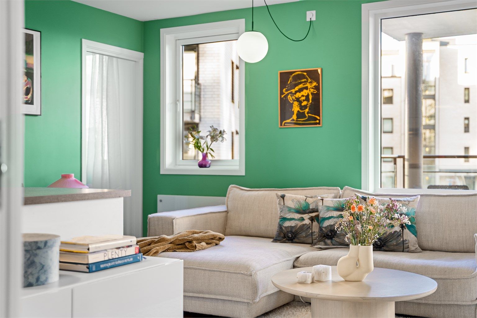 Lene Hviding v/Krogsveen har gleden av å presentere Breivikveien 25.