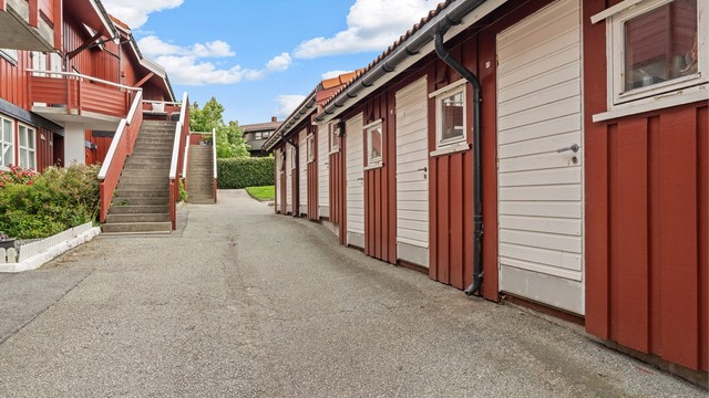 Til leiligheten følger det med en utvendig bod for ekstra lagringsplass.