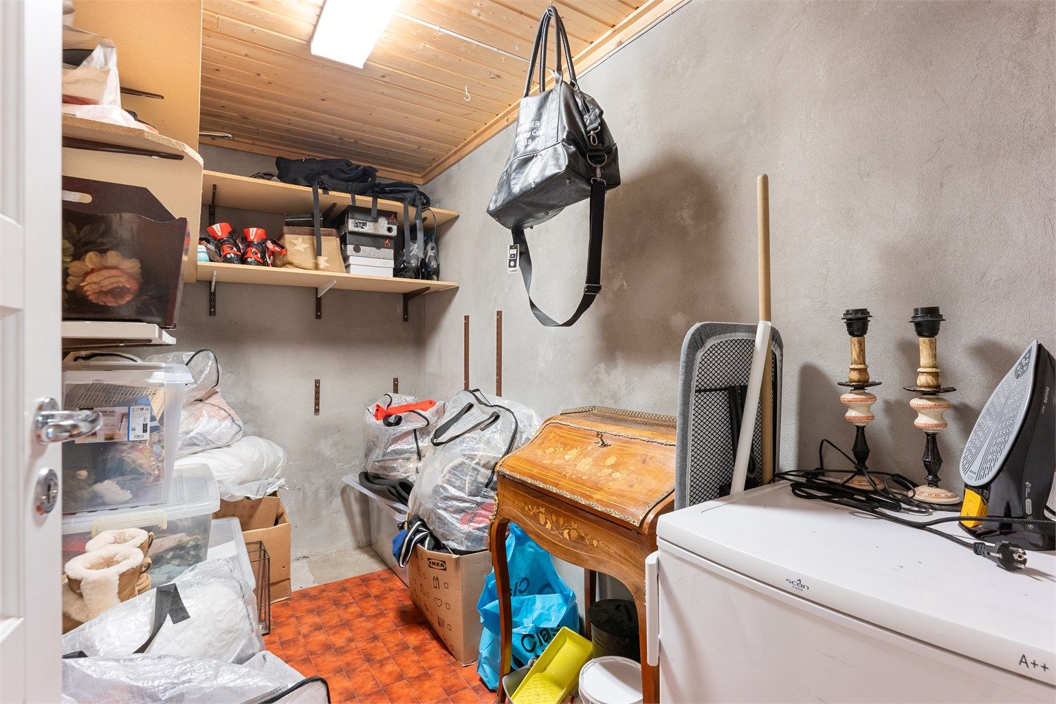 Den andre boden i kjelleren gir ytterligere lagringsmuligheter.