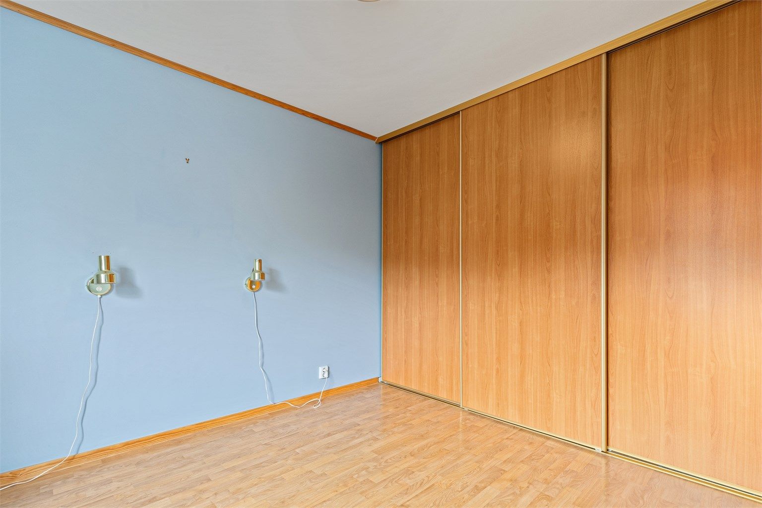 Skyvegarderobe i soverom 1 