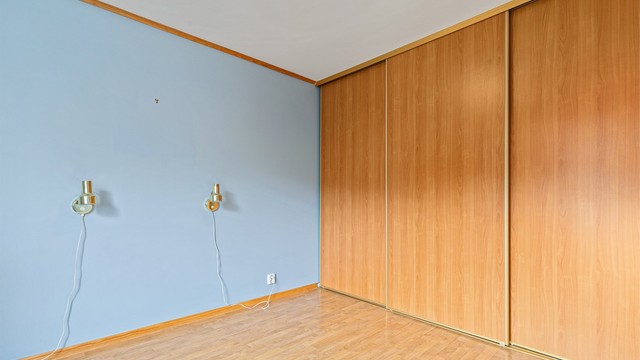 Skyvegarderobe i soverom 1