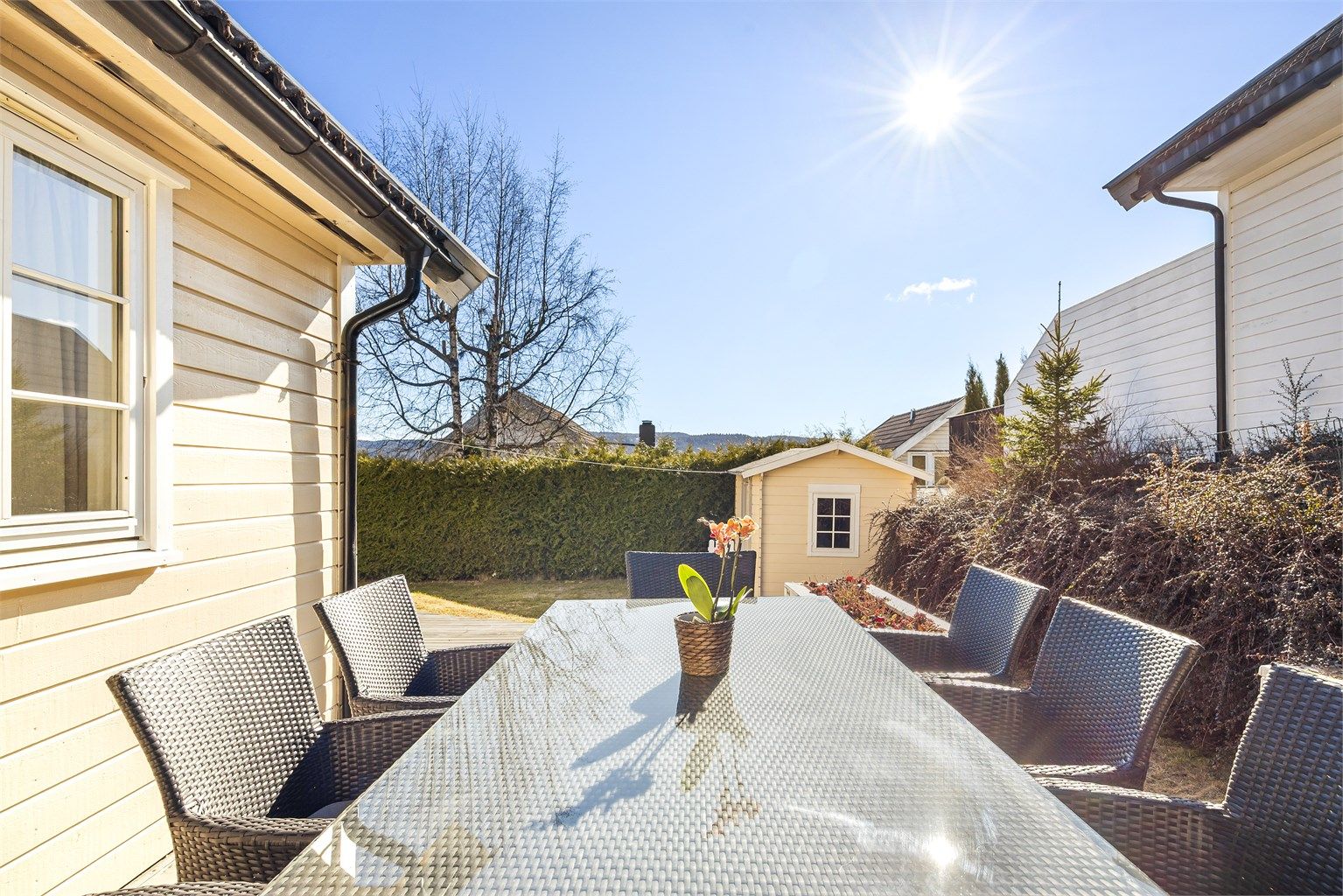 Videre er det direkte adkomst til hageområde.