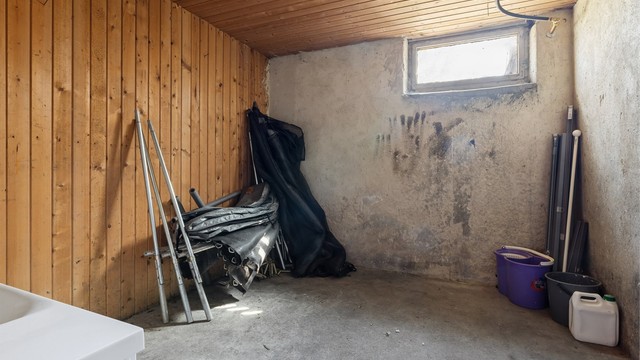 Bodene har betonggulv og malte overflater.