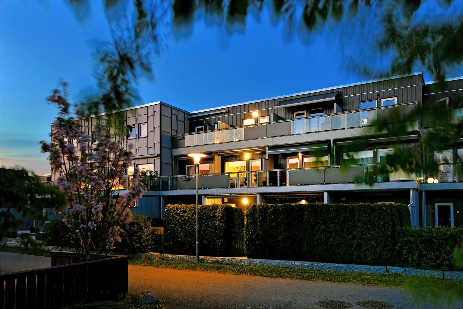 Sebastian Håbesland v/Krogsveen presenterer Kornmoenga 68 - moderne rekkehus fra 2015 med solrike uteplasser