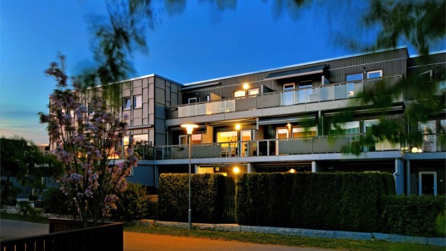 Sebastian Håbesland v/Krogsveen presenterer Kornmoenga 68 - moderne rekkehus fra 2015 med solrike uteplasser