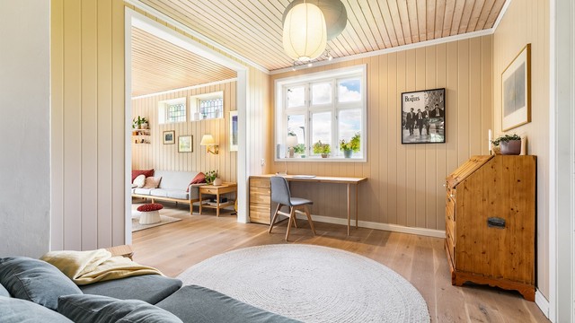 Denne noe mer tilbaketrukne delen av stuen er velegnet blant annet som TV-krok, bibliotek eller et arbeidsrom.