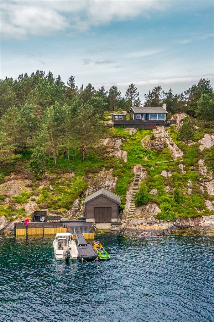 Velkommen til "Soltun" på Geitanger – en idyllisk og usjenert hytteeiendom.
Foto: [Fotograf eller fotofirma]