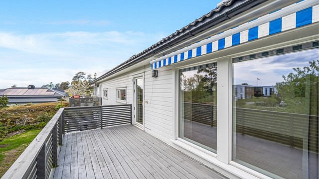 Her er det god plass til utemøbler, grill og beplantning, og området egner seg ypperlig for både avslapning og hyggelige sammenkomster.