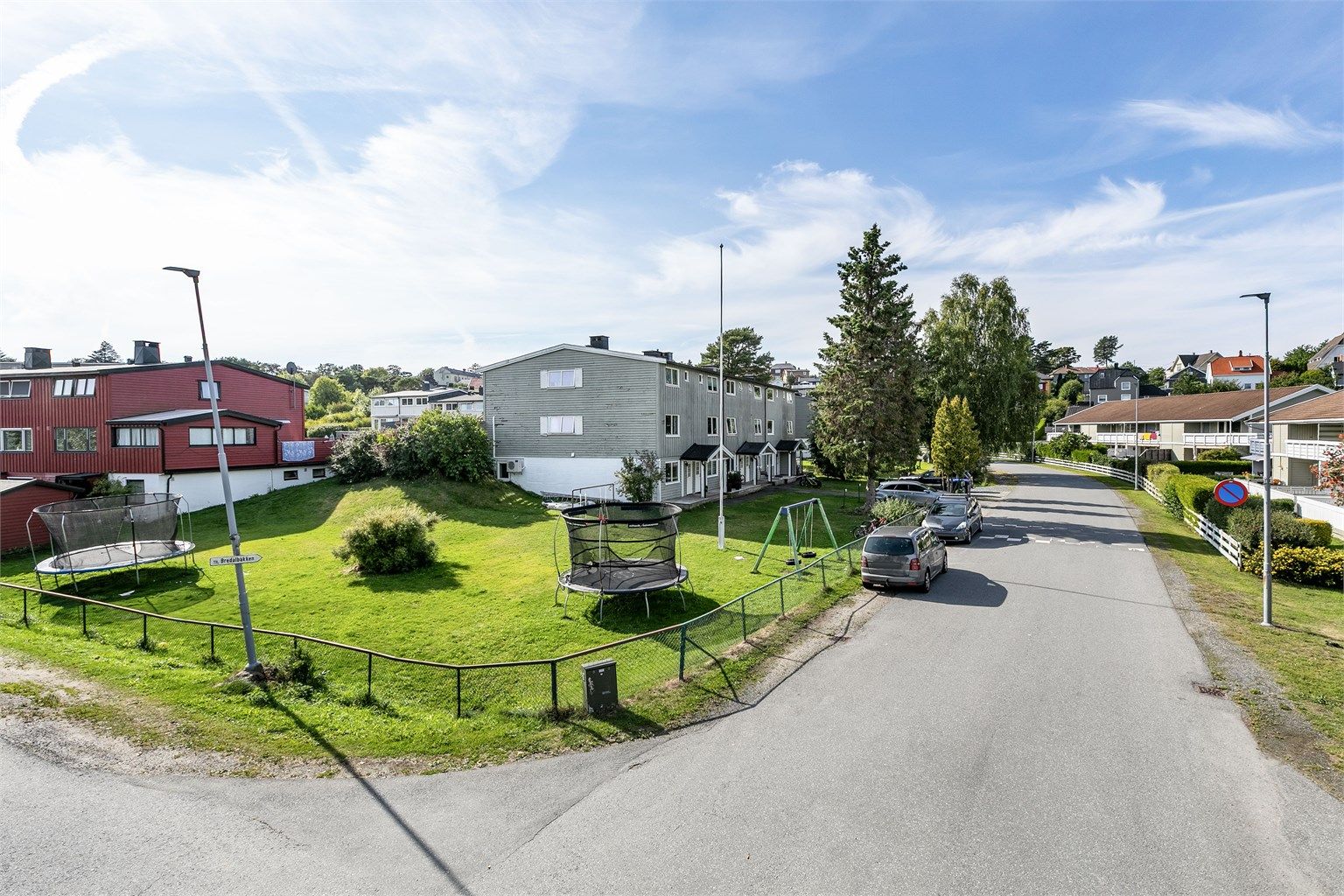 På Ørejordet bor du tilbaketrukket i et utpreget barne- og familievennlig nærmiljø, men likevel sentralt i forhold til bykjernen.