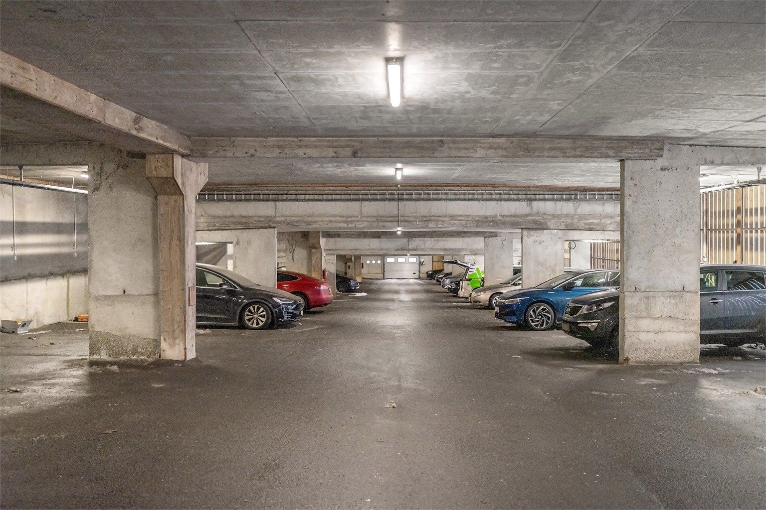 Iht. vedtektene har alle huseiere i huseierforeningen disposisjonsrett / bruksrett for en garasje eller garasjeplass