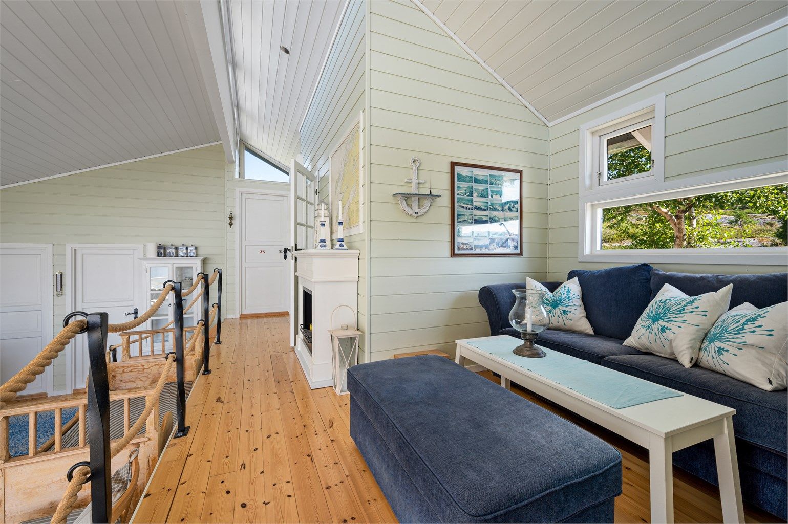 Den ekstra stuen er opprinnelig byggemeldt som soverom, og kan enkelt kles igjen med lettvegg for å få et ekstra soverom. 