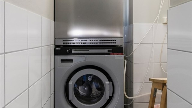 Fellesvaskeriet ligger i samme etasje og deles kun med tre andre enheter.