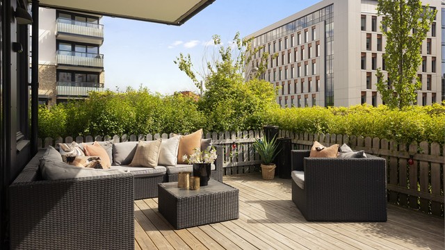 Her er det rikelig med plass til utemøbler, grill, beplantning og hyggelige sammenkomster i solen.