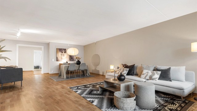 Velkommen til Knud Askers vei 18E, presentert av Pojan Eskandari i Krogsveen!