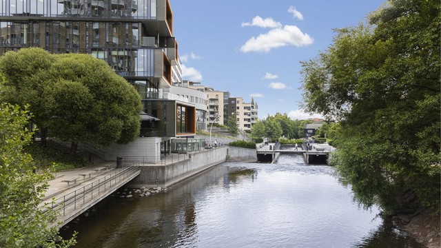 Akerselva renner fra Maridalsvannet i nord og sørover gjennom Oslo, til Bjørvika og Oslofjorden