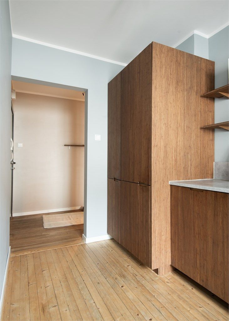 Kjøkkenet byr på både kjøl og fryseskap av god størrelse. 