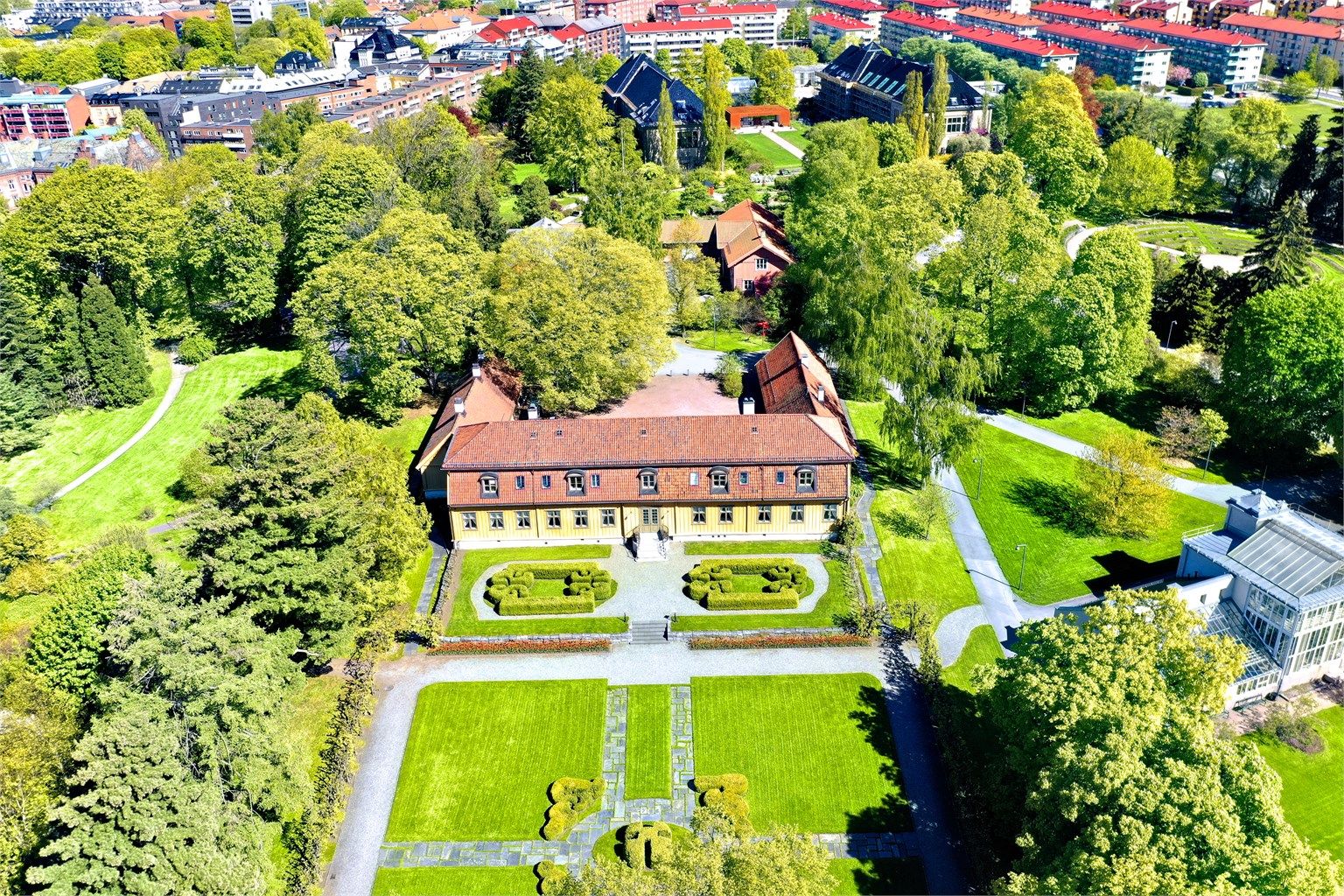 Botanisk hage ligger i kort avstand fra leiligheten og er en flott oase for rekreasjon.