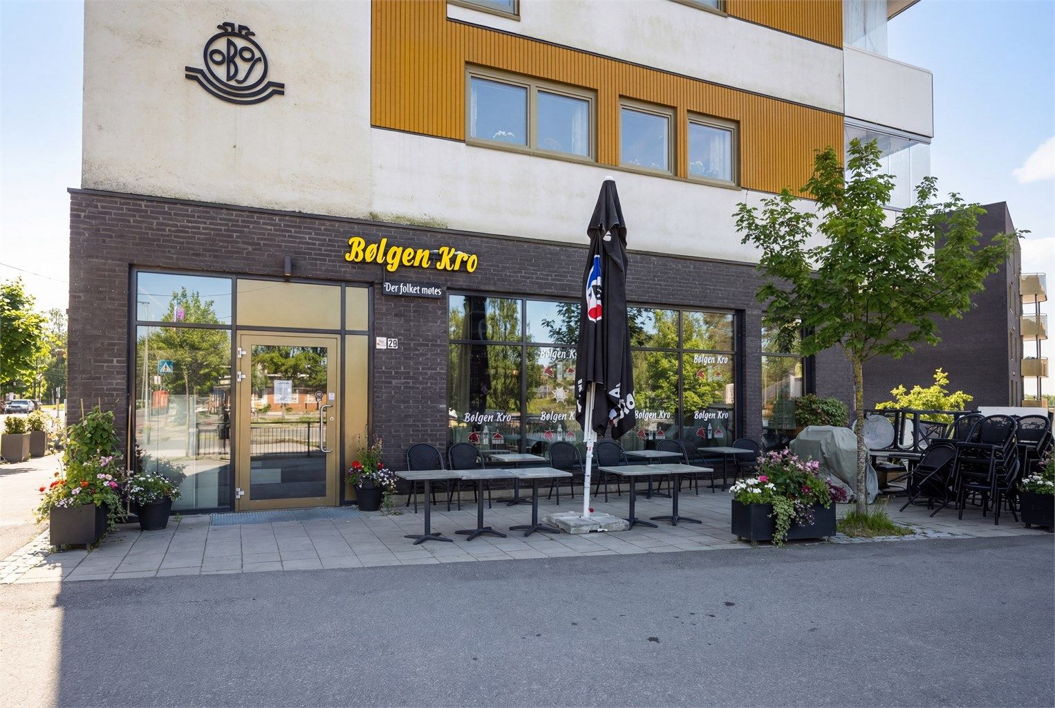 I nærområdet finnes lokale servicetilbud, som bidrar til et enkelt hverdagsliv.