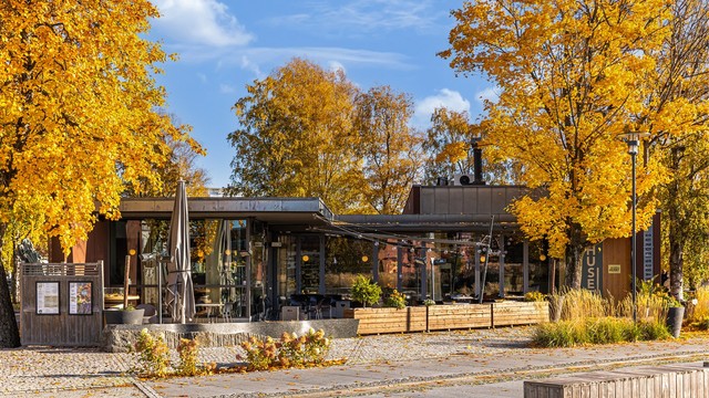 Kort vei til populære bakerier og spisesteder i sentrum, med uteservering i sommerhalvåret.
