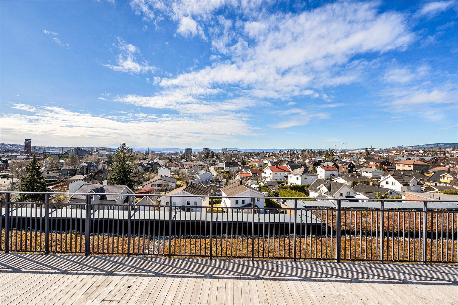 Borettslaget har tilgang til flere takterrasser som byr på nydelig utsikt over Oslo by.